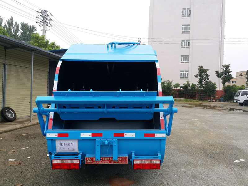 广东客户订购压缩式垃圾车(图3)